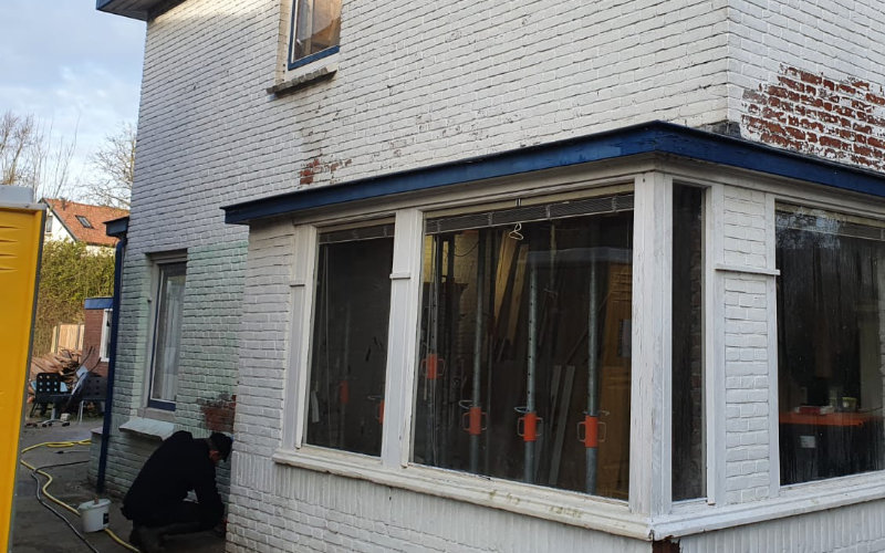 Verf verwijderen gevel in Baarn Reinigingskenners